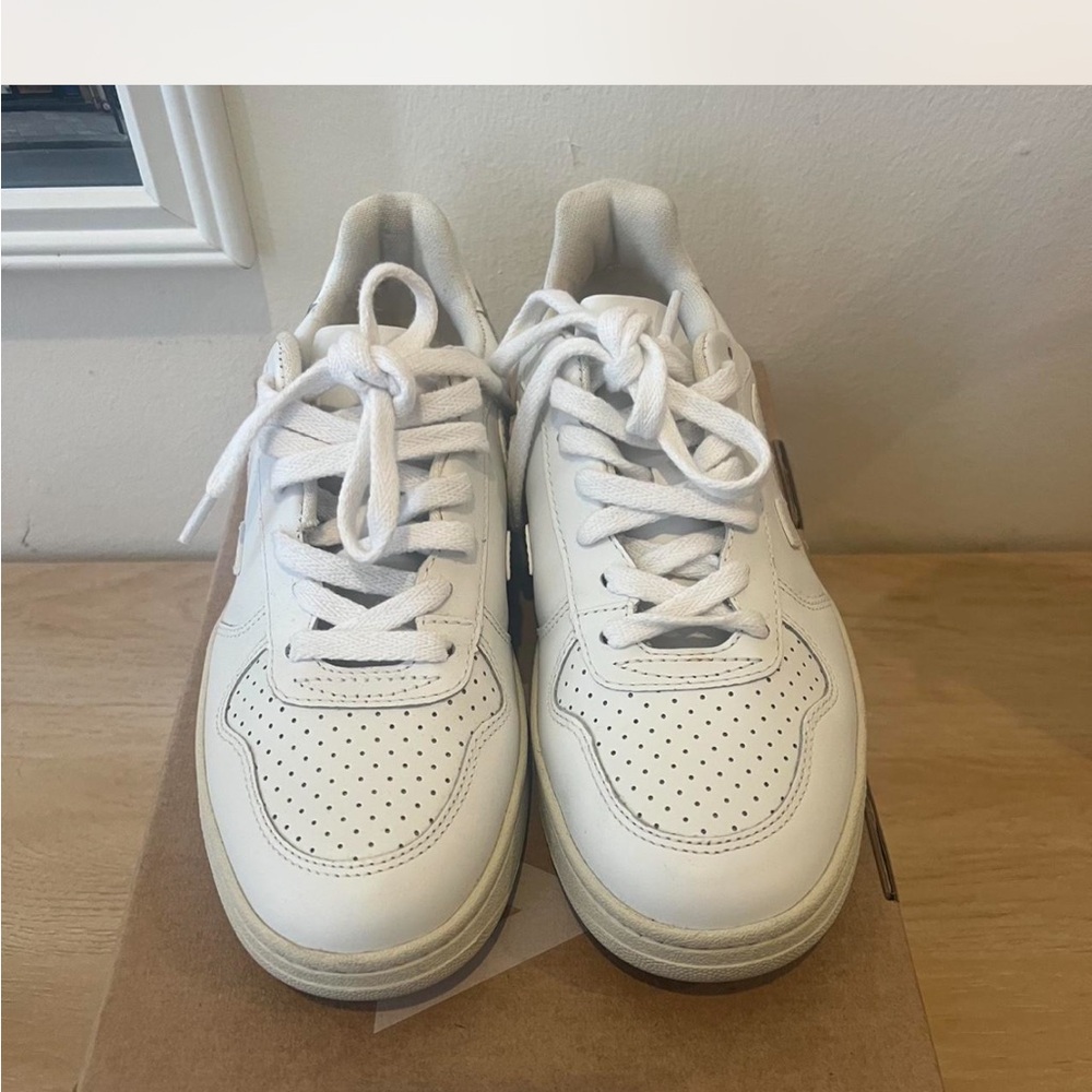 Veja White Leather Low-Top Sneakers - Picture 2 of 6